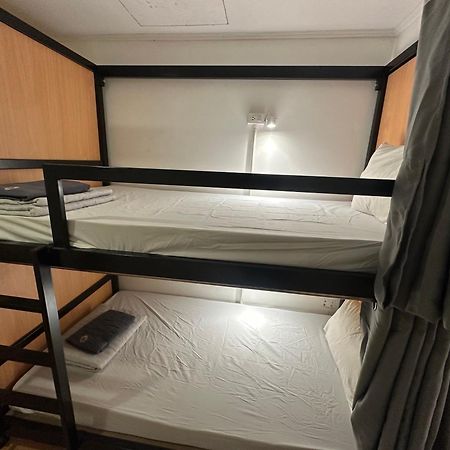 The Cute Silom Hostel Bangkok Exterior photo