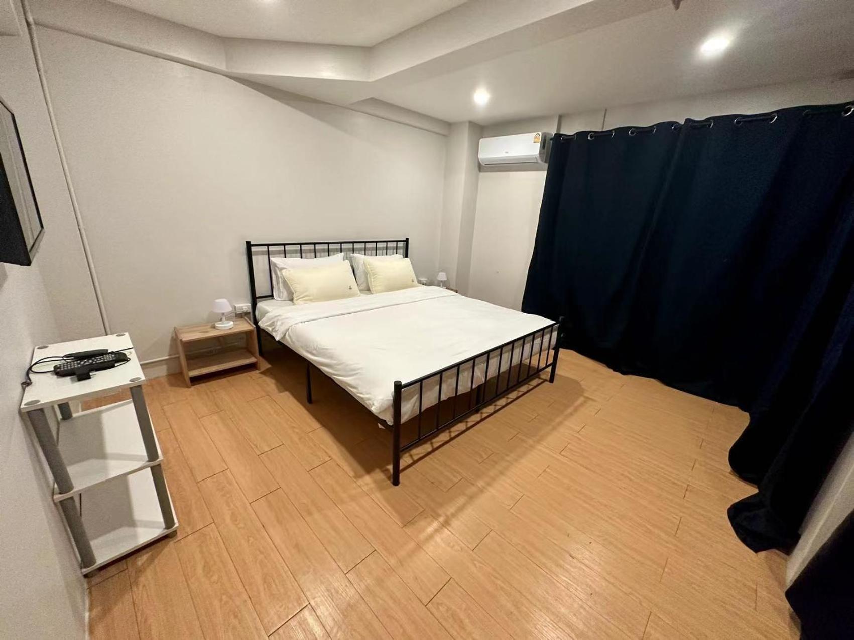 The Cute Silom Hostel Bangkok Exterior photo