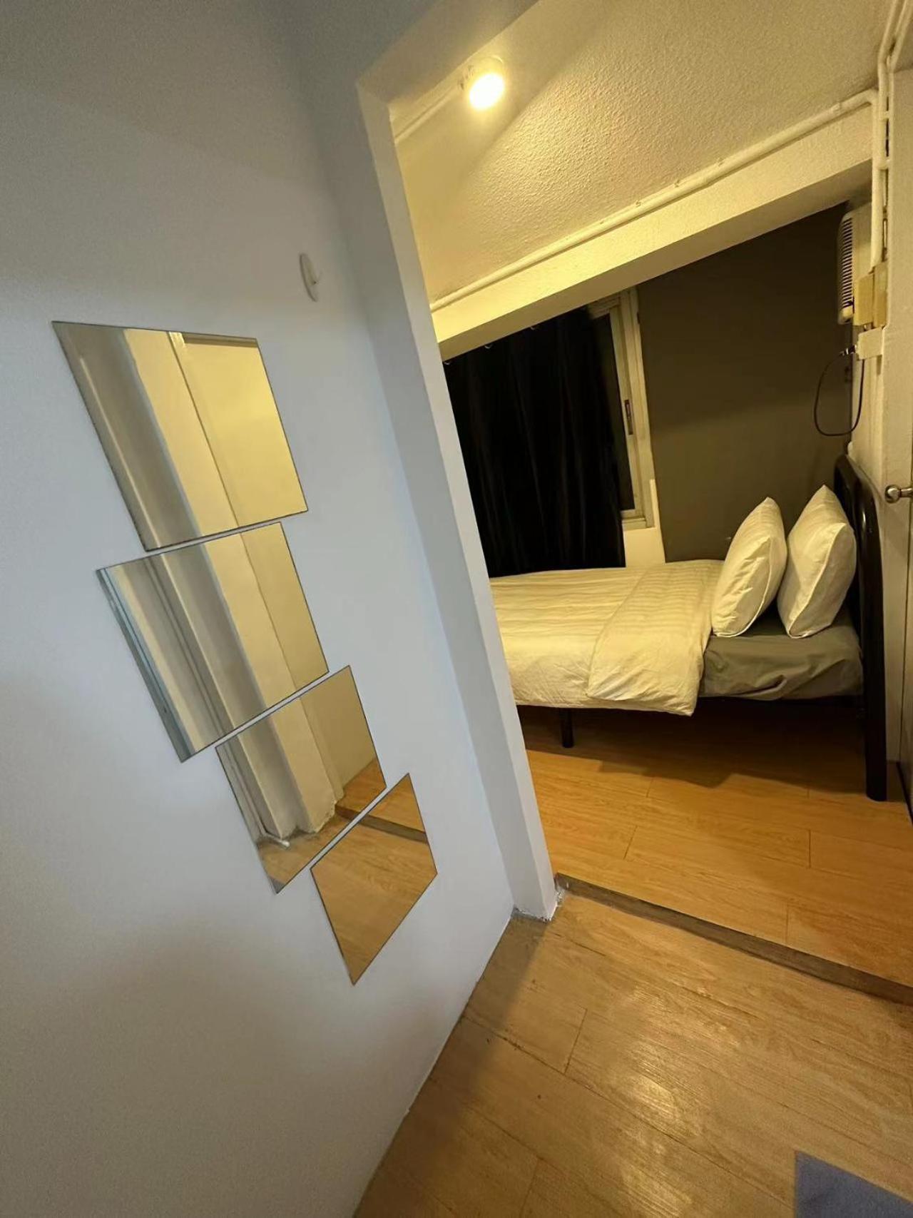 The Cute Silom Hostel Bangkok Exterior photo