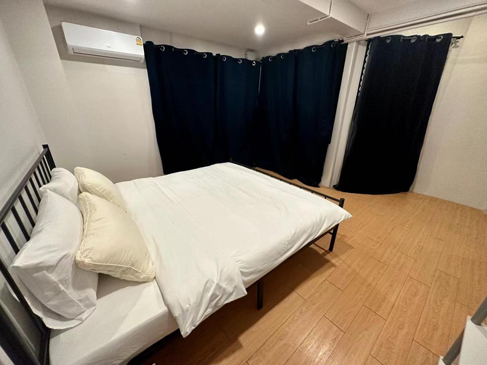 The Cute Silom Hostel Bangkok Exterior photo