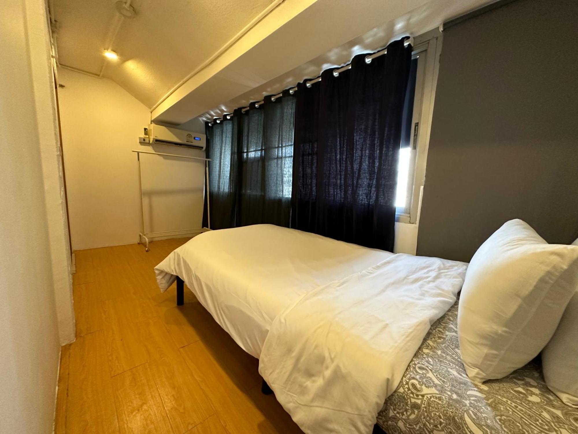 The Cute Silom Hostel Bangkok Exterior photo