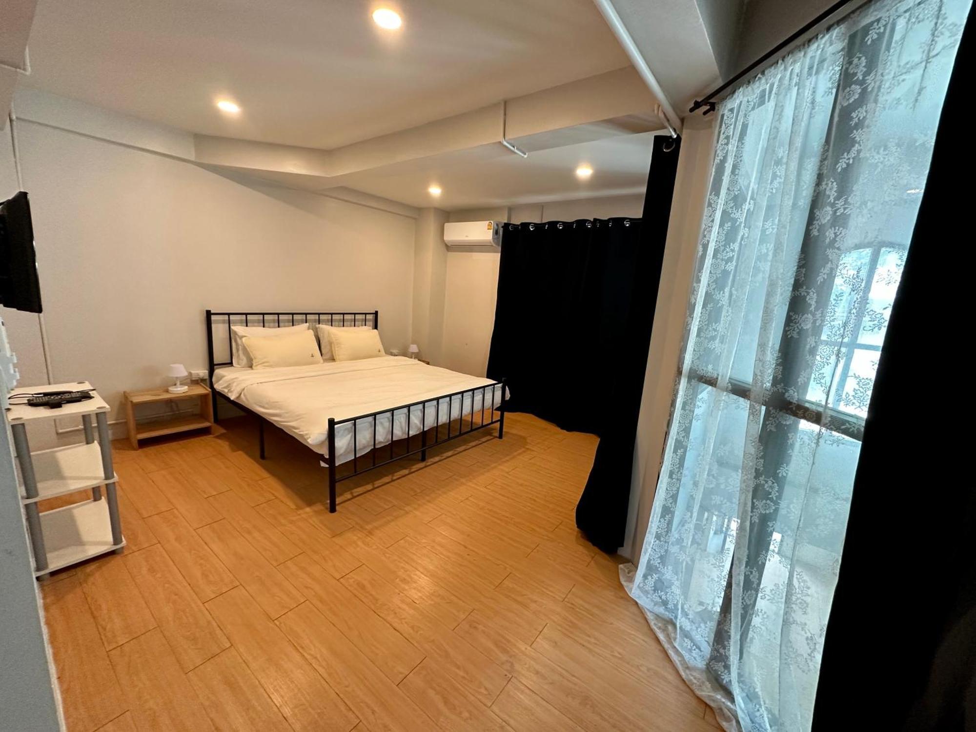 The Cute Silom Hostel Bangkok Exterior photo