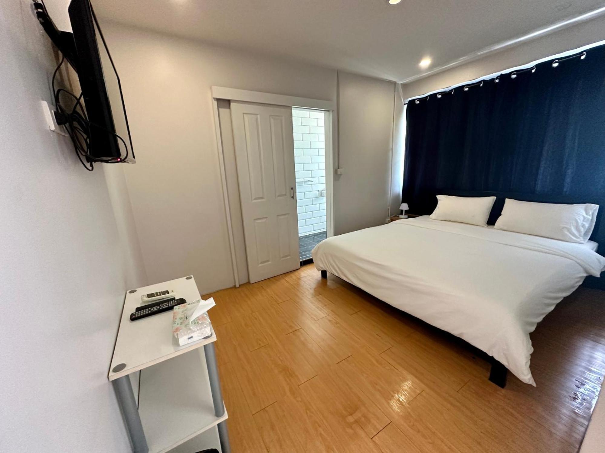 The Cute Silom Hostel Bangkok Exterior photo