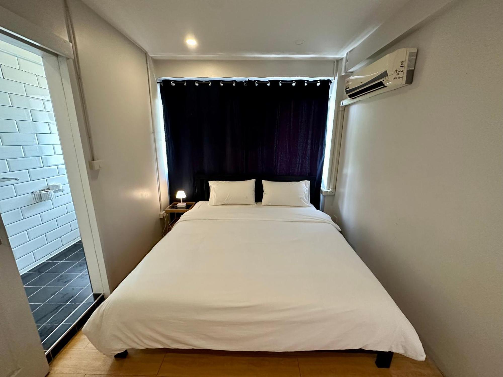 The Cute Silom Hostel Bangkok Exterior photo