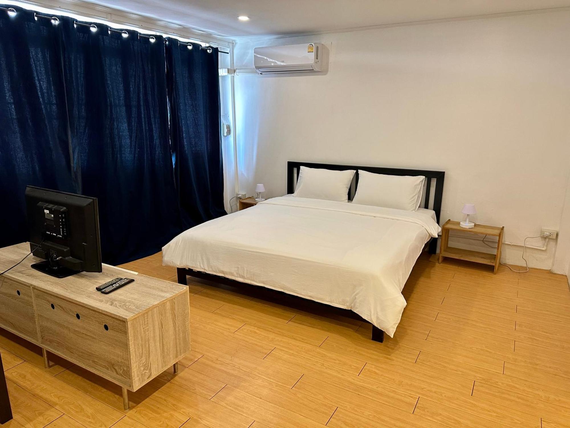 The Cute Silom Hostel Bangkok Exterior photo