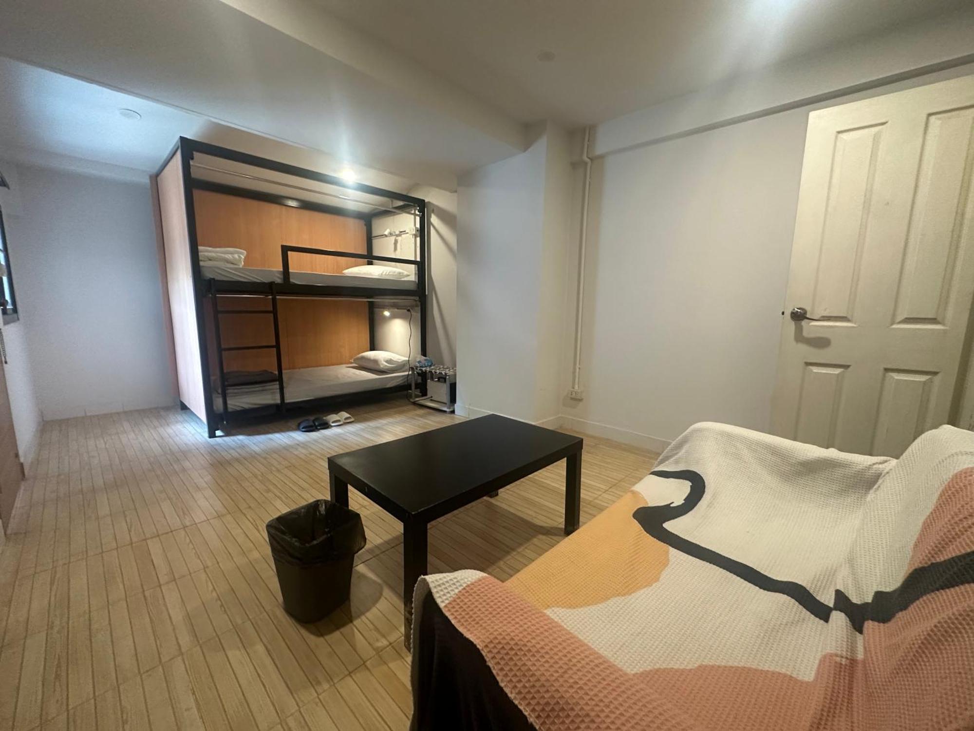 The Cute Silom Hostel Bangkok Exterior photo