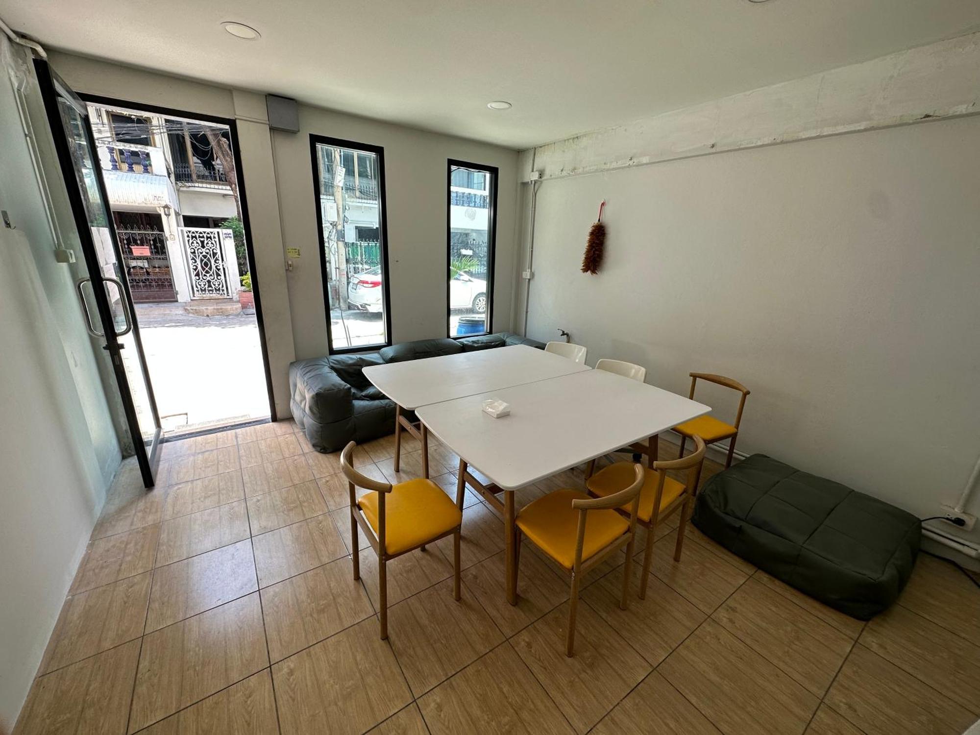 The Cute Silom Hostel Bangkok Exterior photo