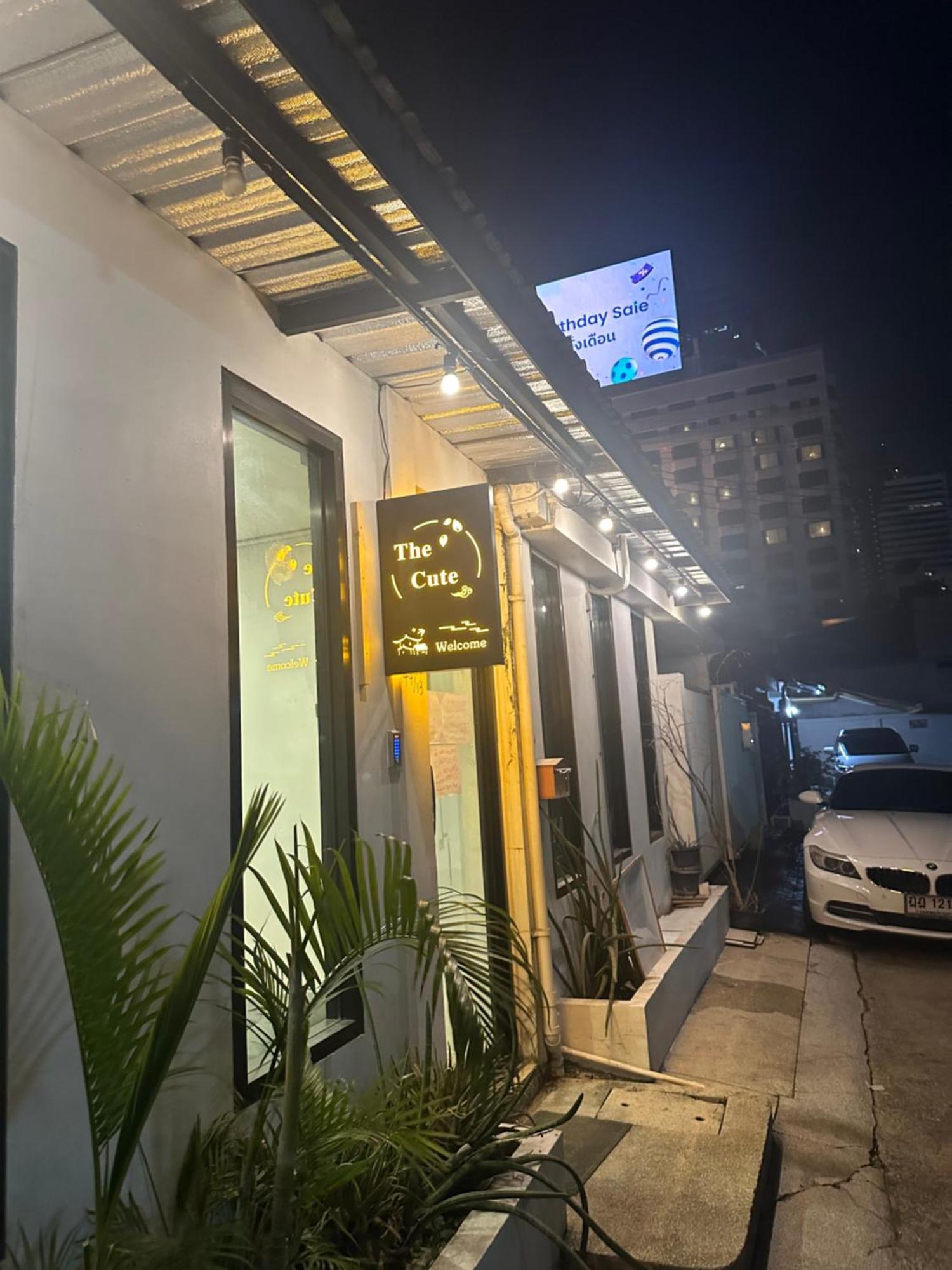 The Cute Silom Hostel Bangkok Exterior photo