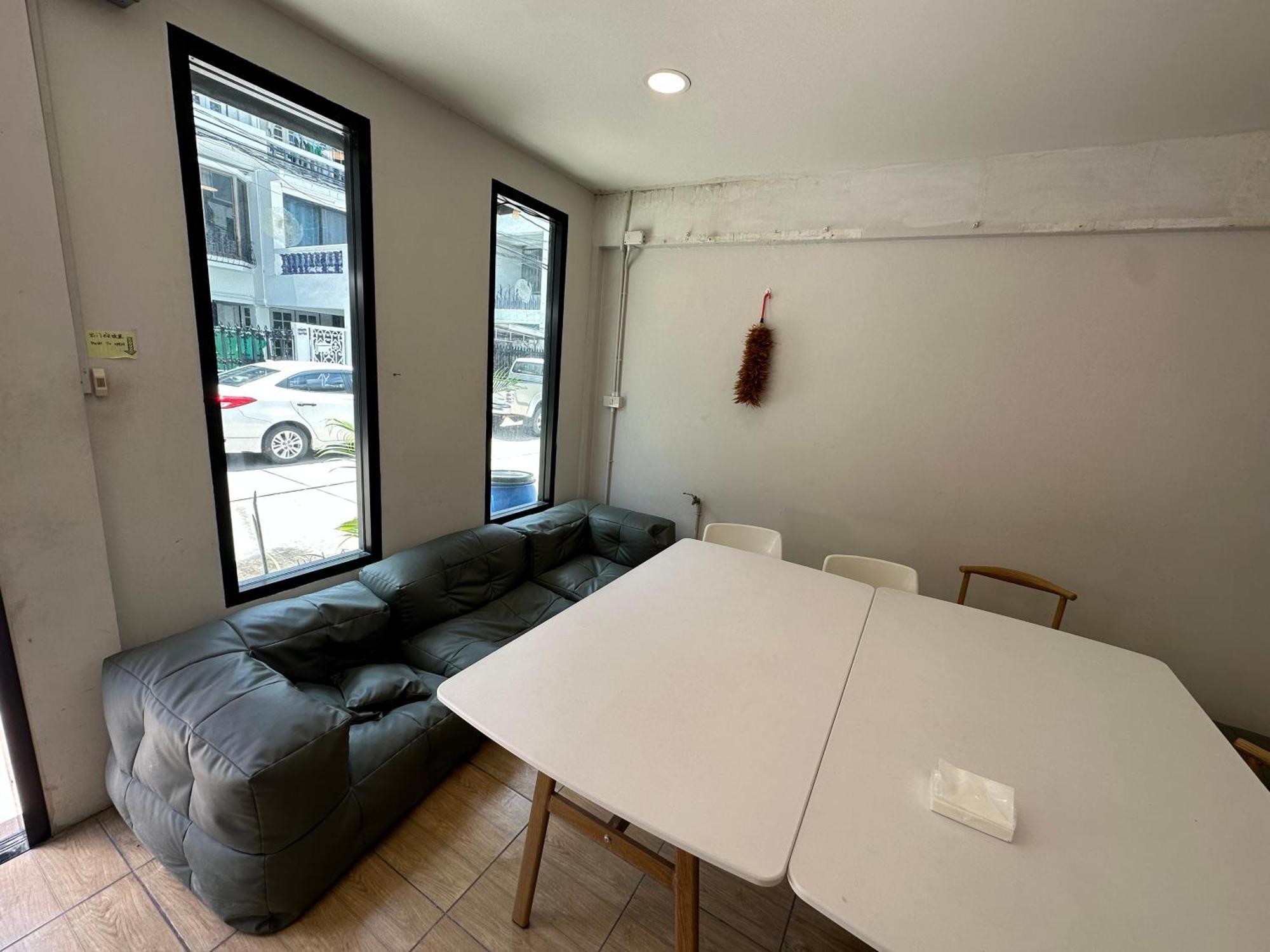 The Cute Silom Hostel Bangkok Exterior photo