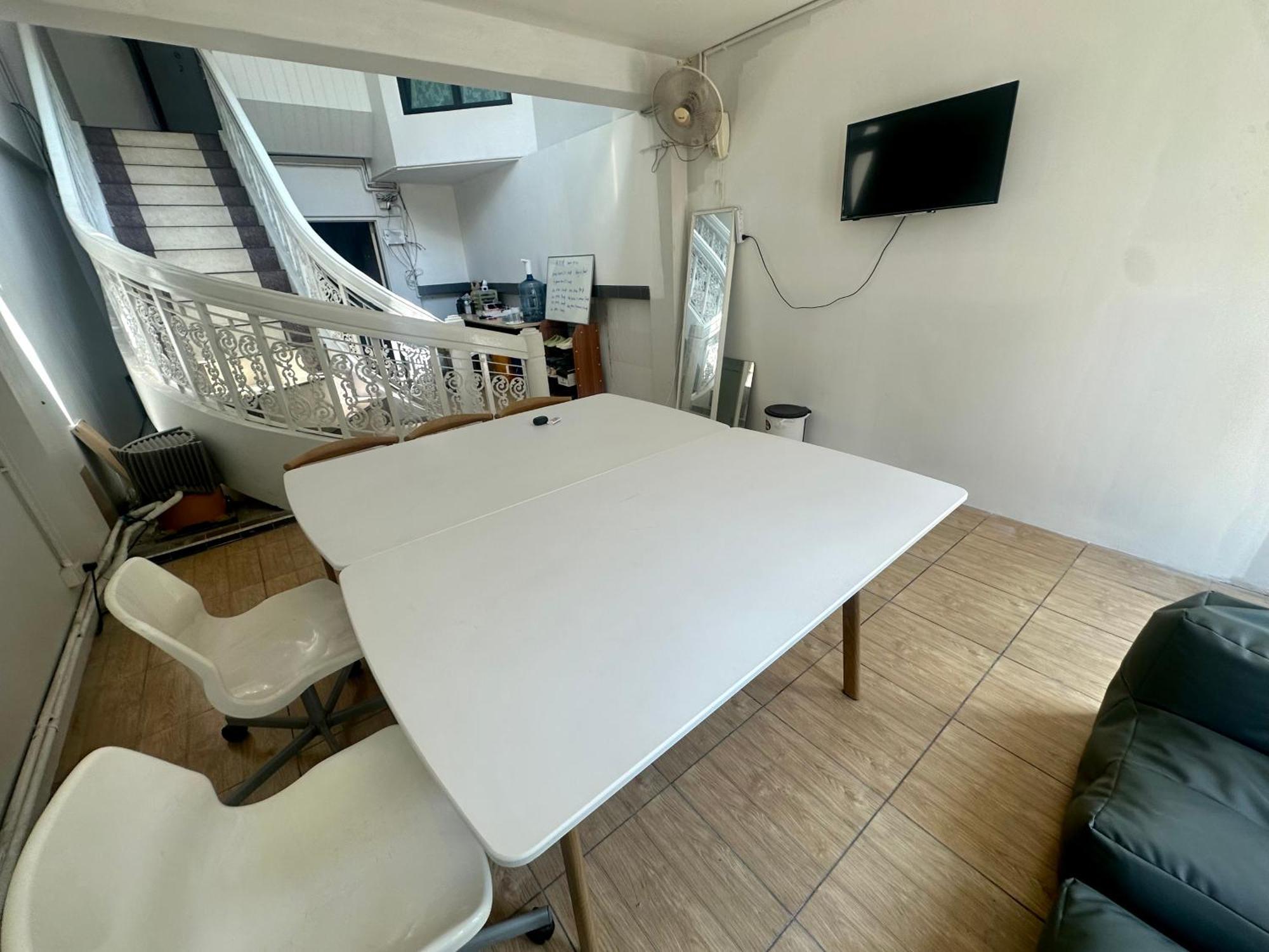 The Cute Silom Hostel Bangkok Exterior photo