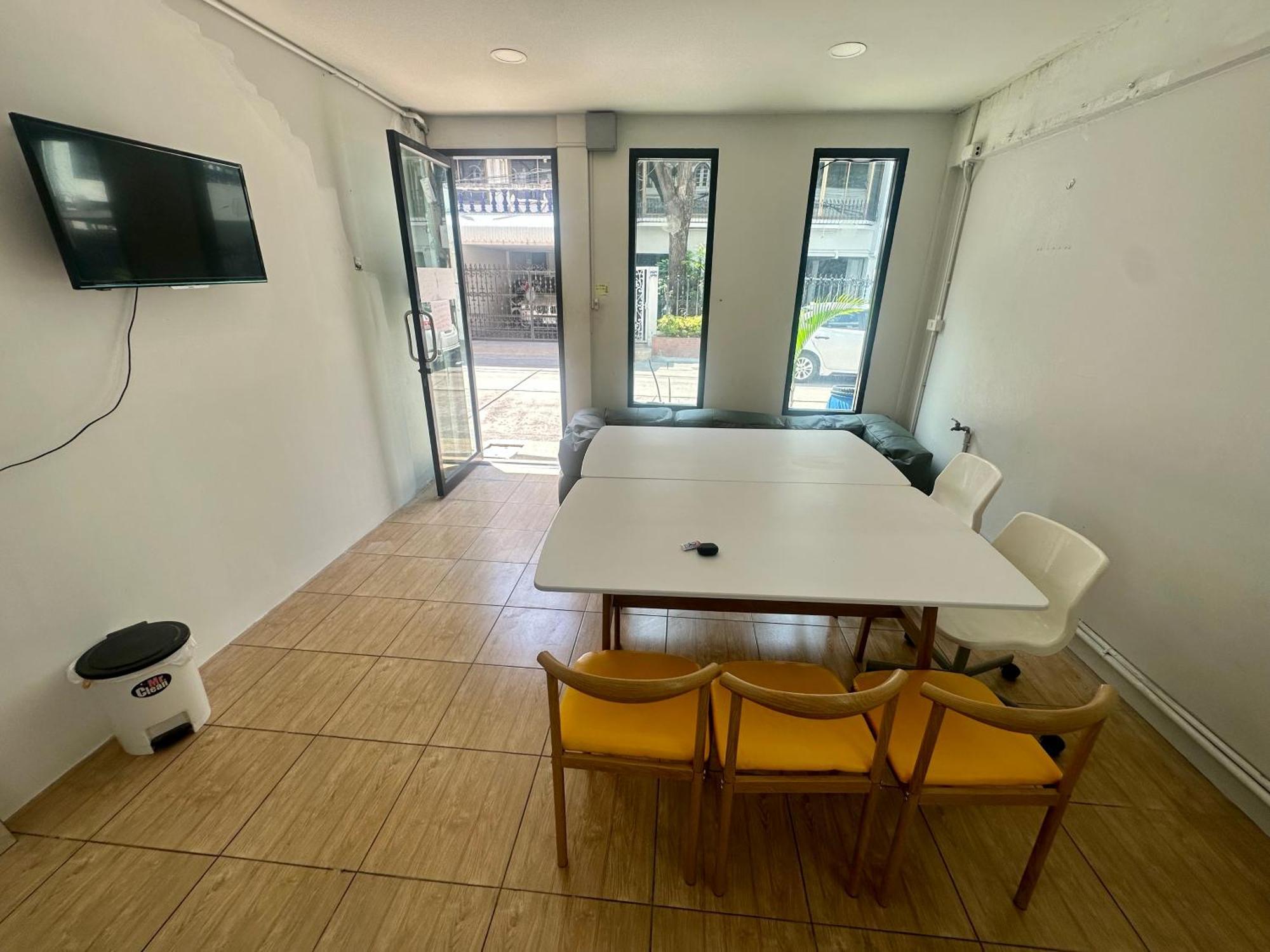 The Cute Silom Hostel Bangkok Exterior photo