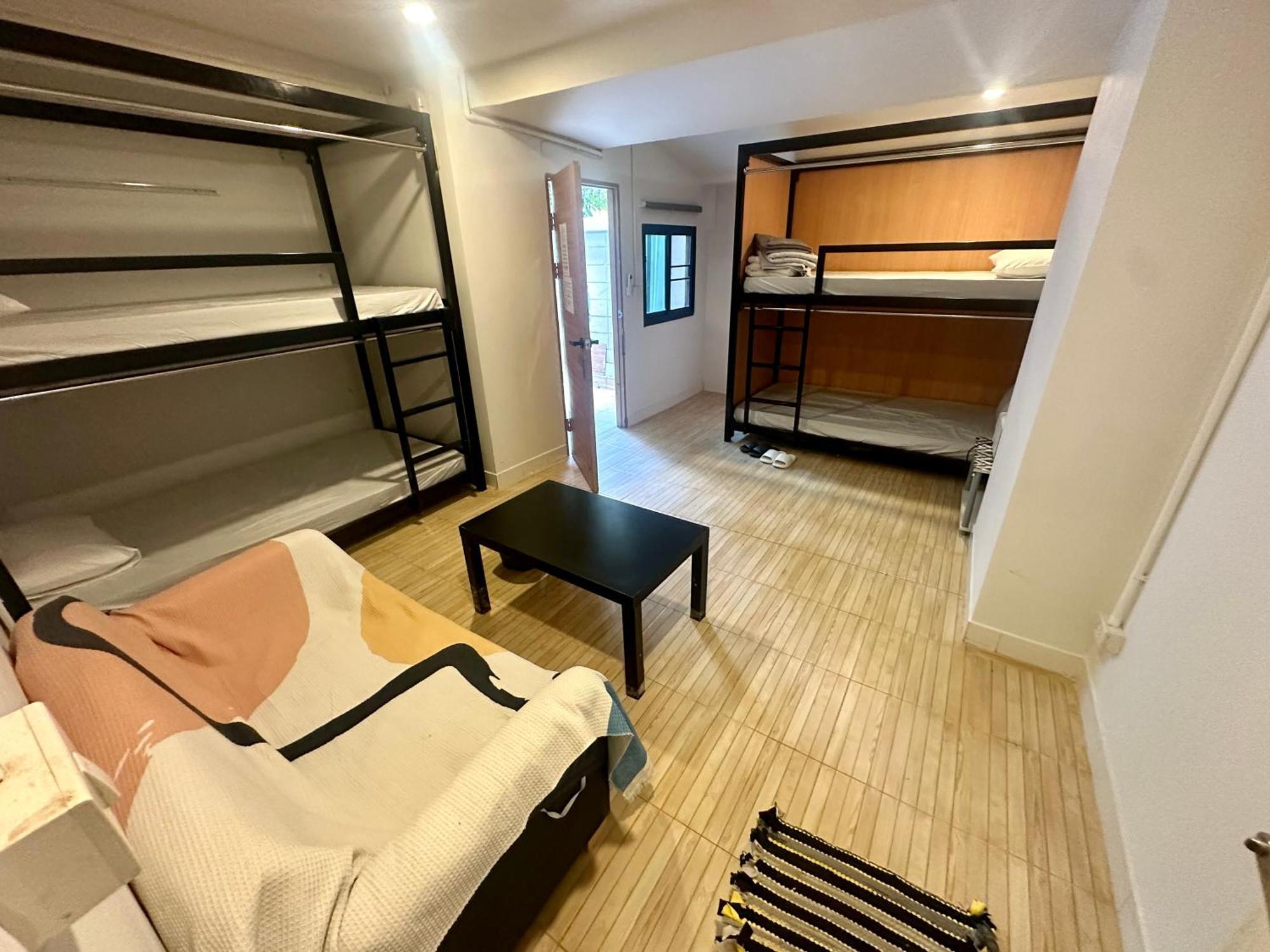 The Cute Silom Hostel Bangkok Exterior photo