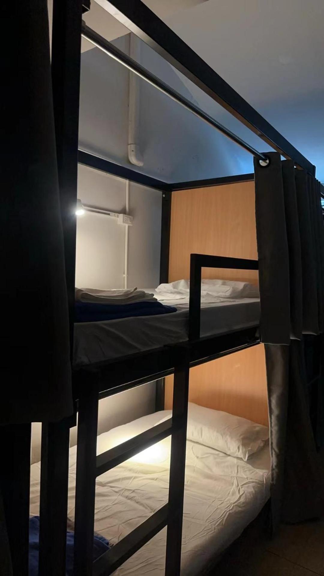 The Cute Silom Hostel Bangkok Exterior photo