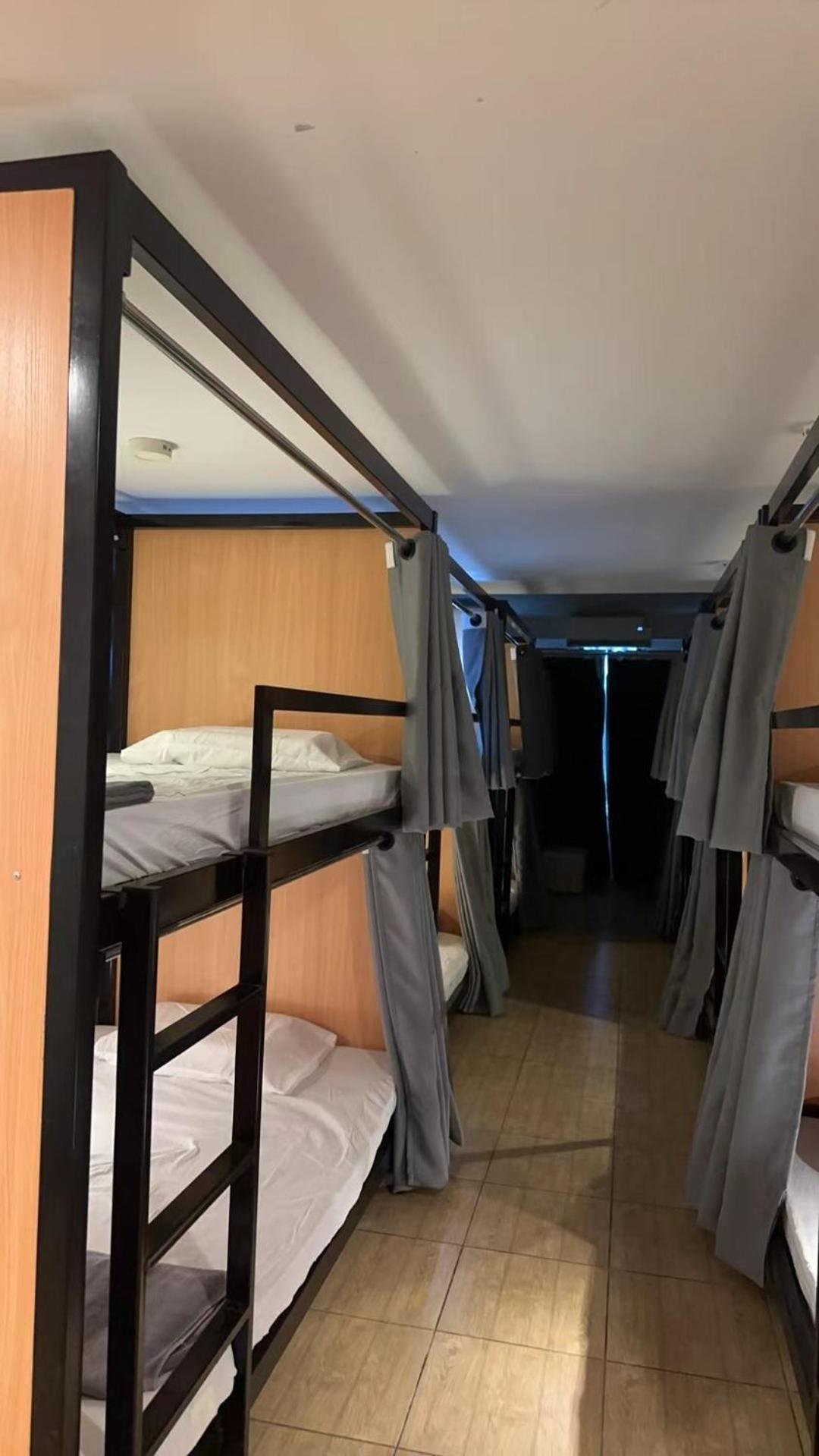 The Cute Silom Hostel Bangkok Exterior photo