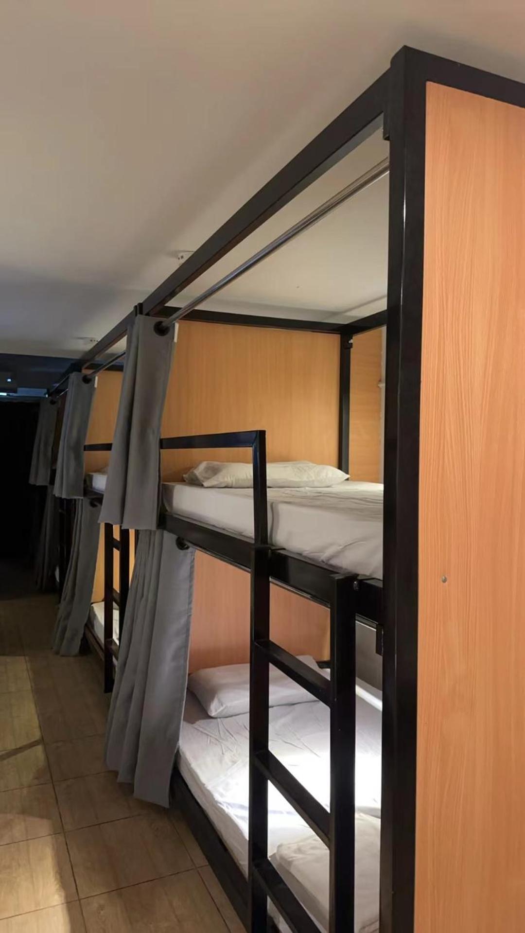 The Cute Silom Hostel Bangkok Exterior photo