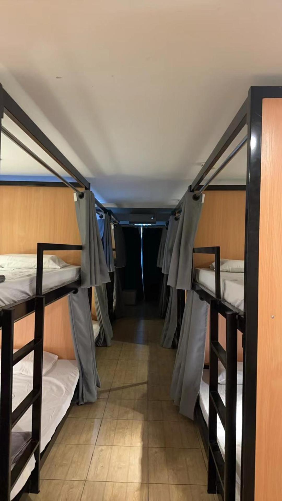 The Cute Silom Hostel Bangkok Exterior photo