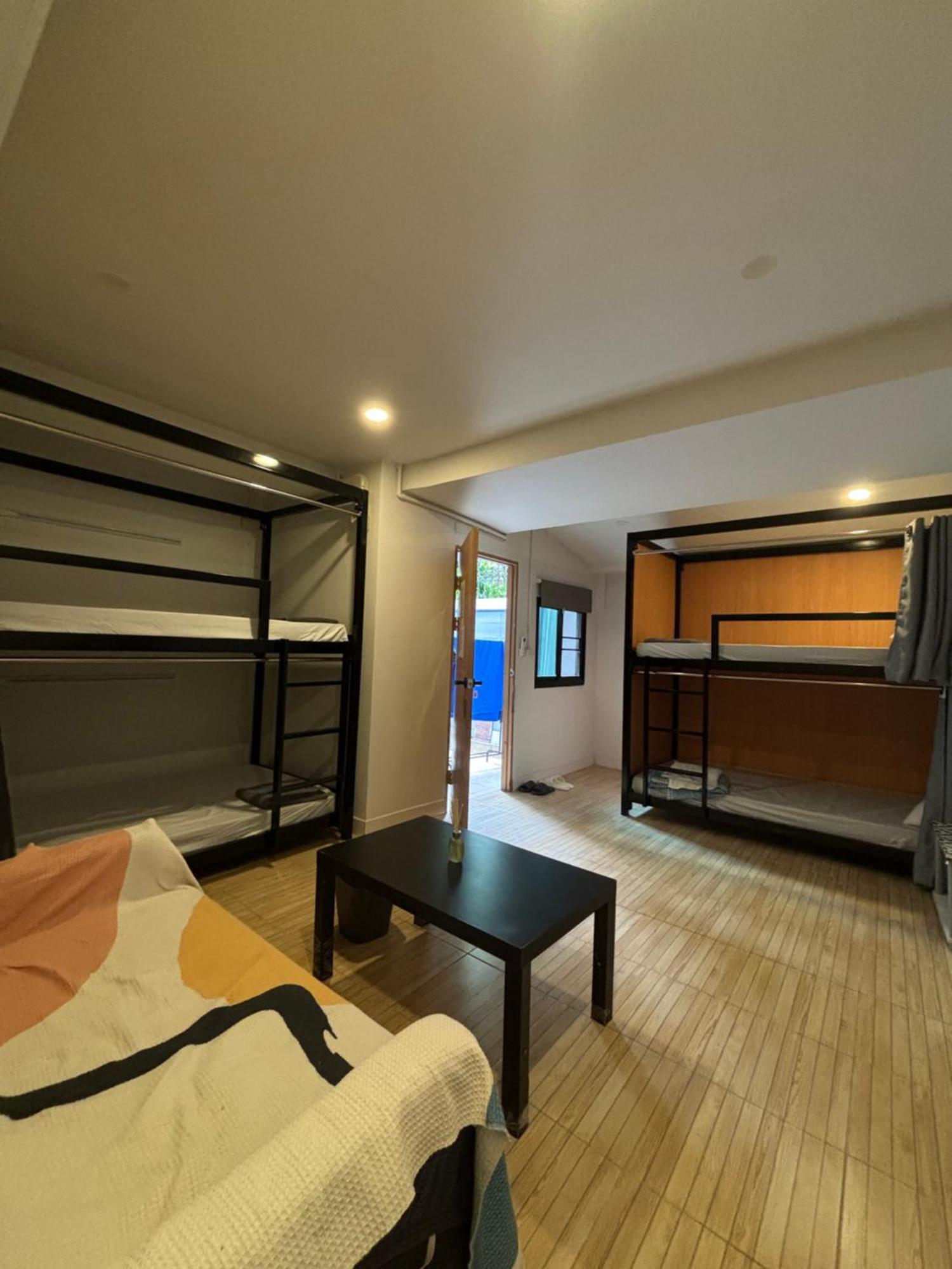 The Cute Silom Hostel Bangkok Exterior photo