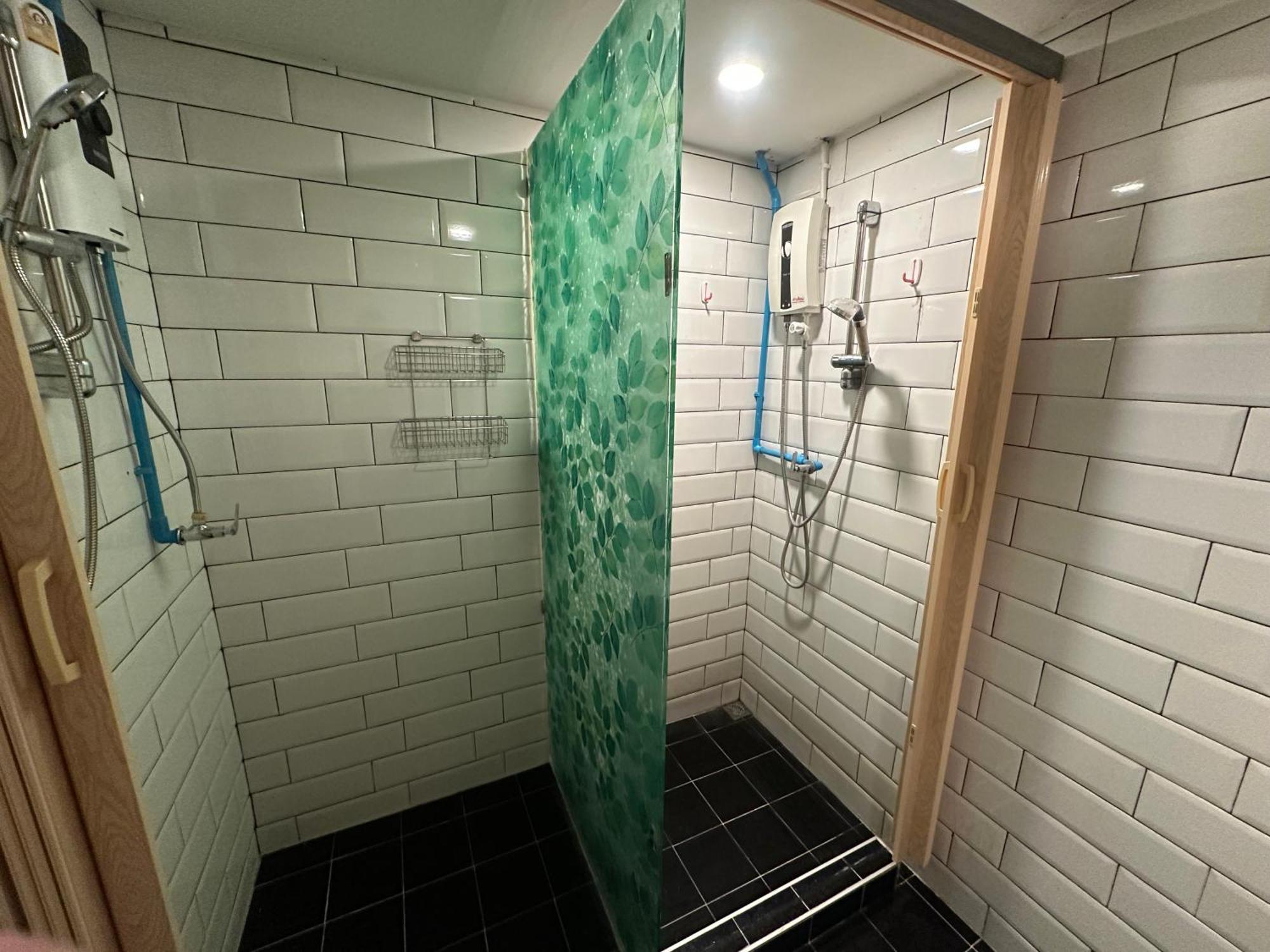 The Cute Silom Hostel Bangkok Exterior photo