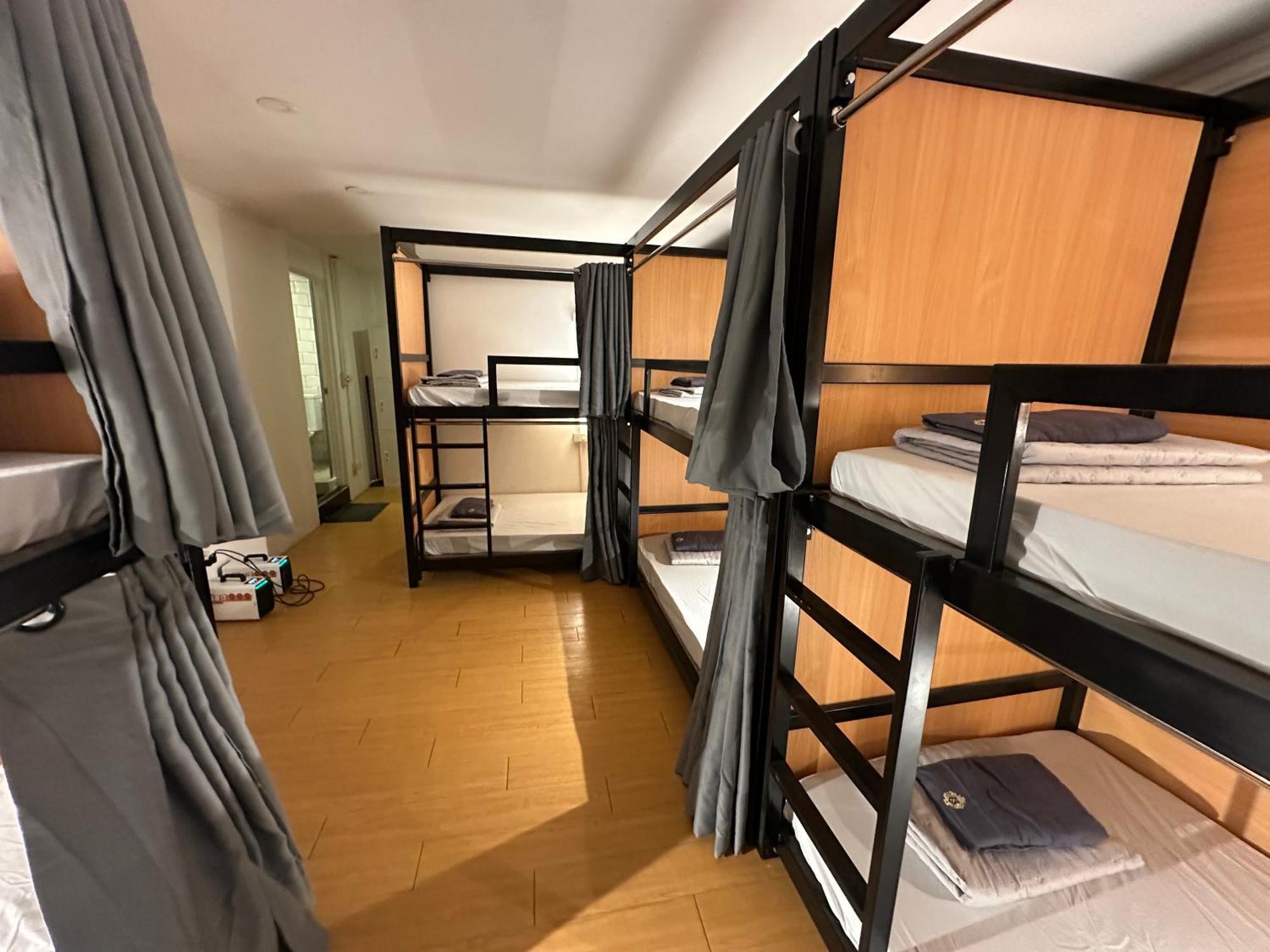 The Cute Silom Hostel Bangkok Exterior photo