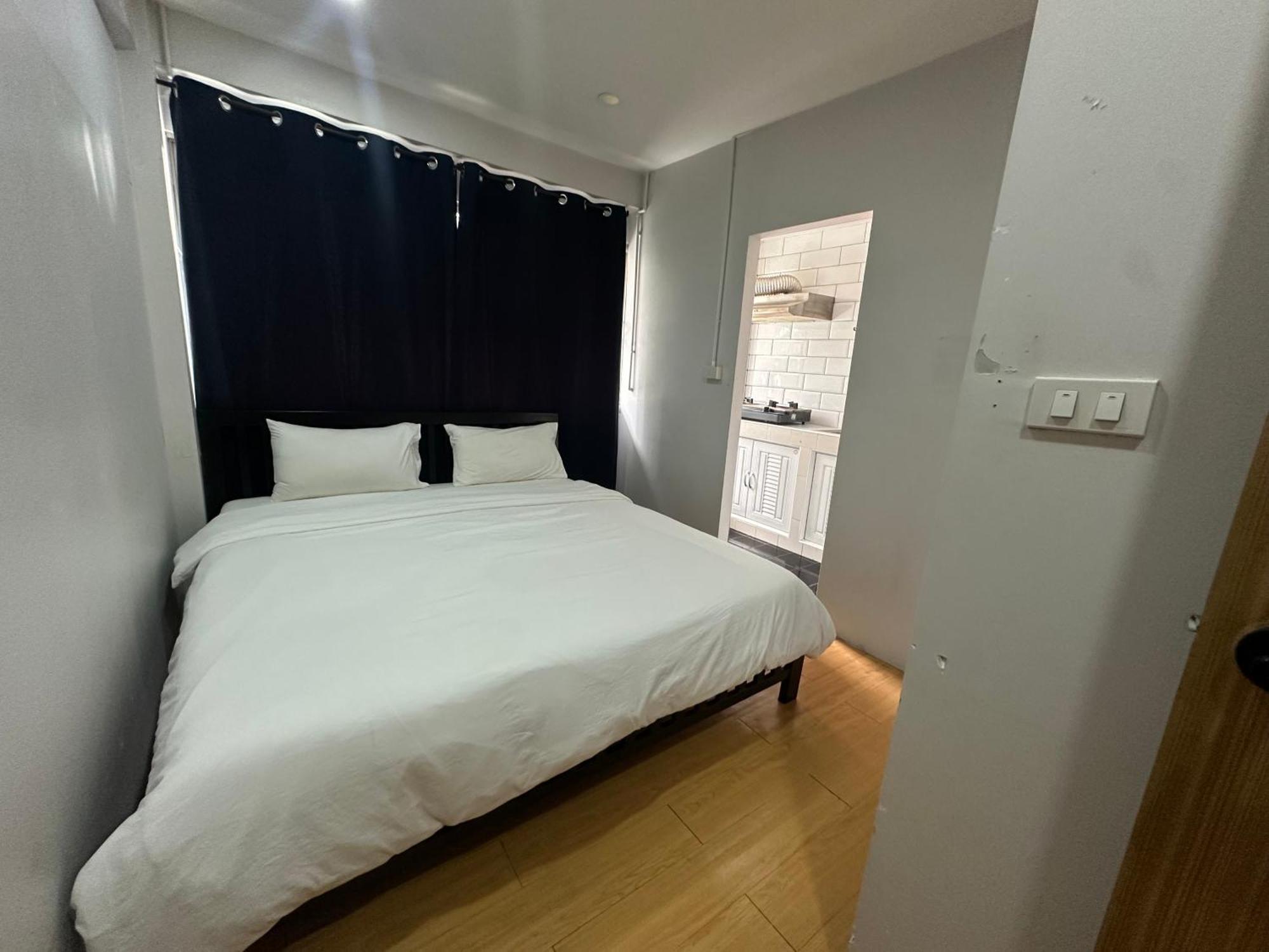 The Cute Silom Hostel Bangkok Exterior photo