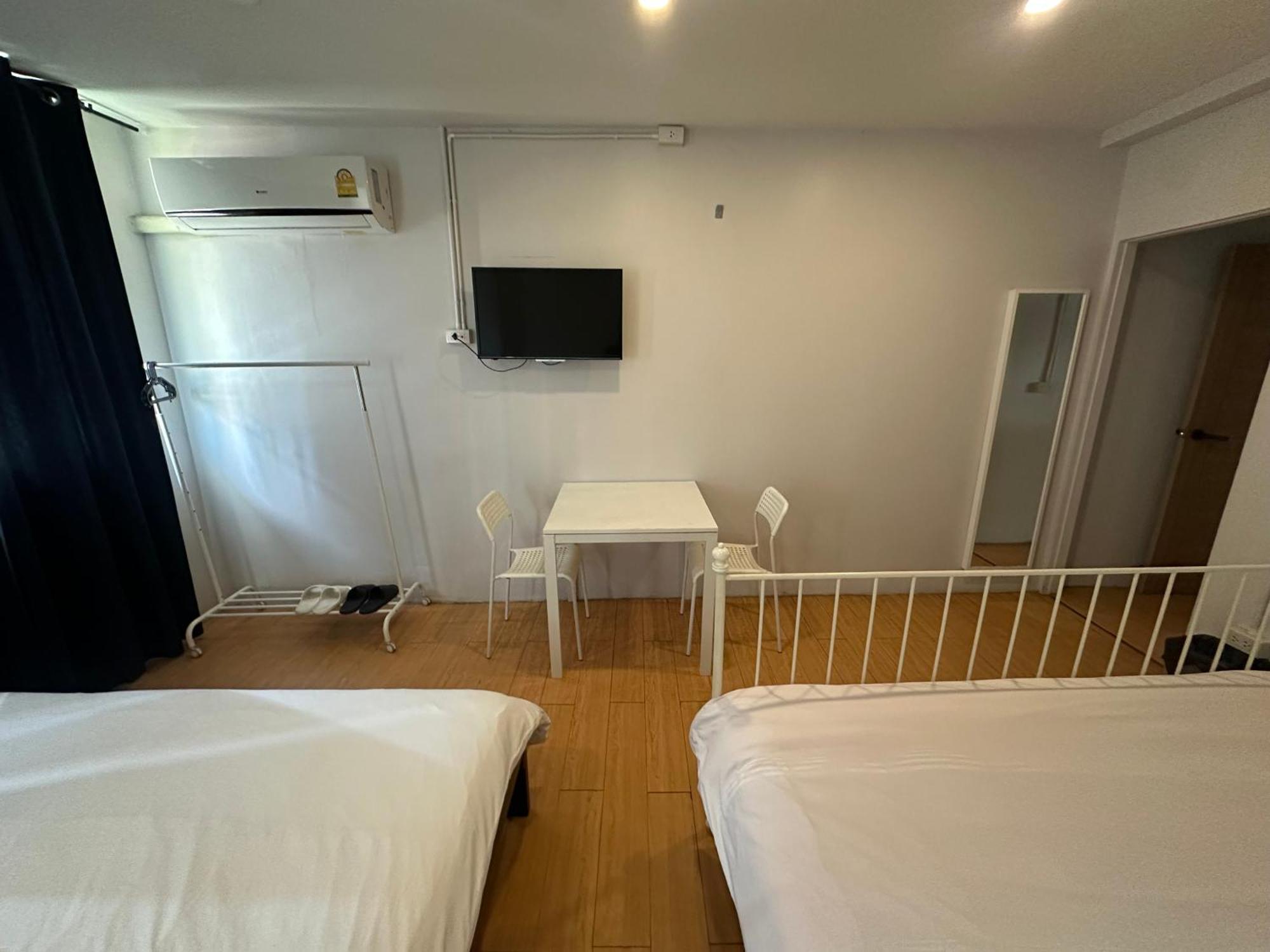 The Cute Silom Hostel Bangkok Exterior photo