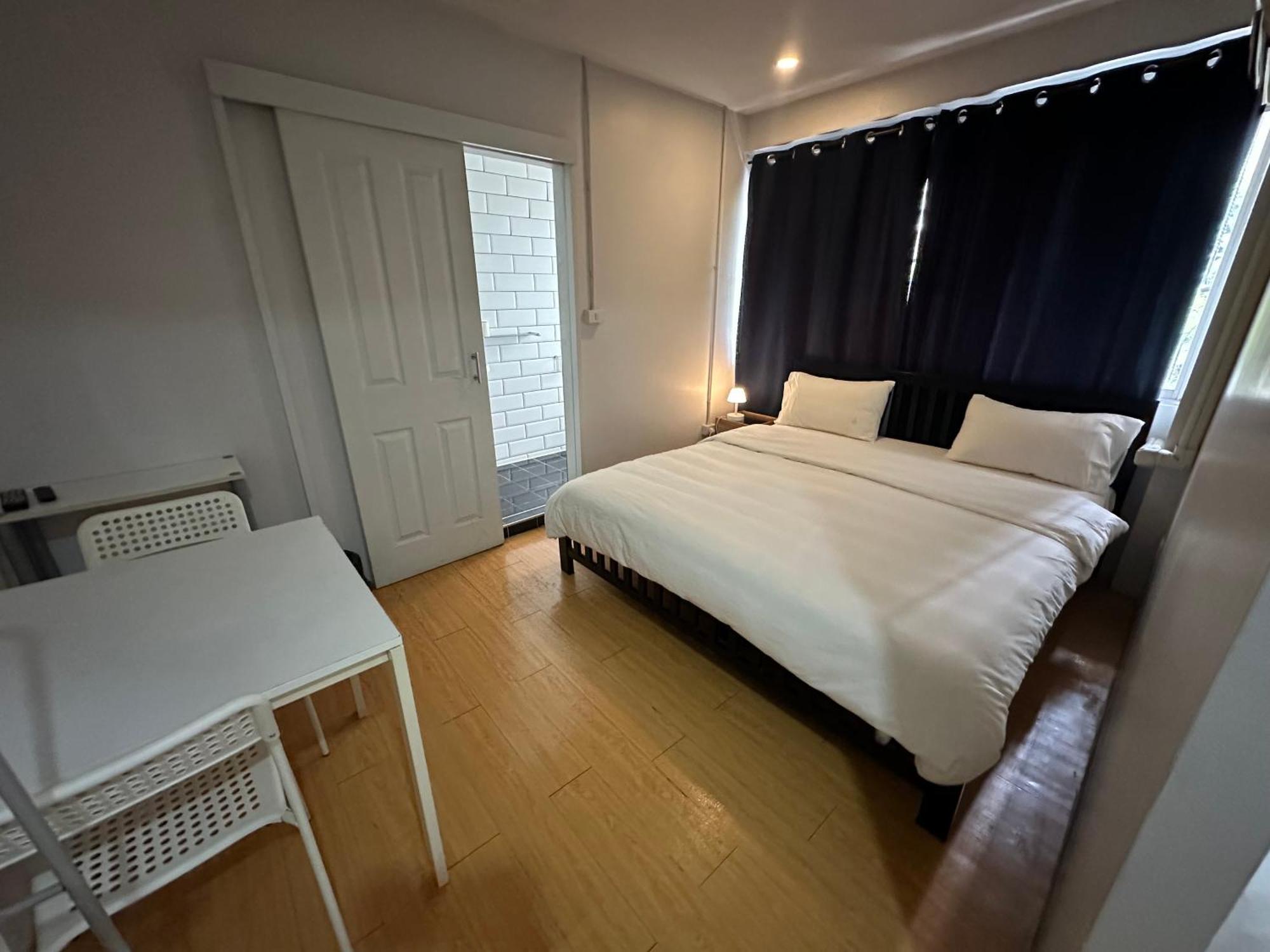 The Cute Silom Hostel Bangkok Exterior photo