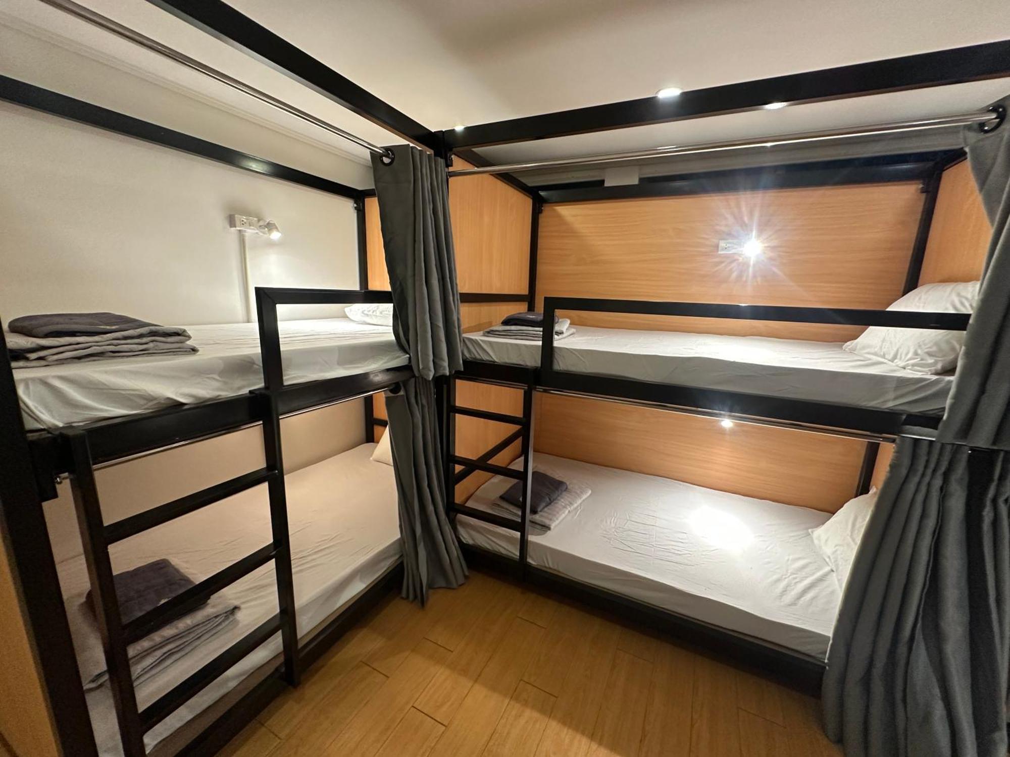 The Cute Silom Hostel Bangkok Exterior photo