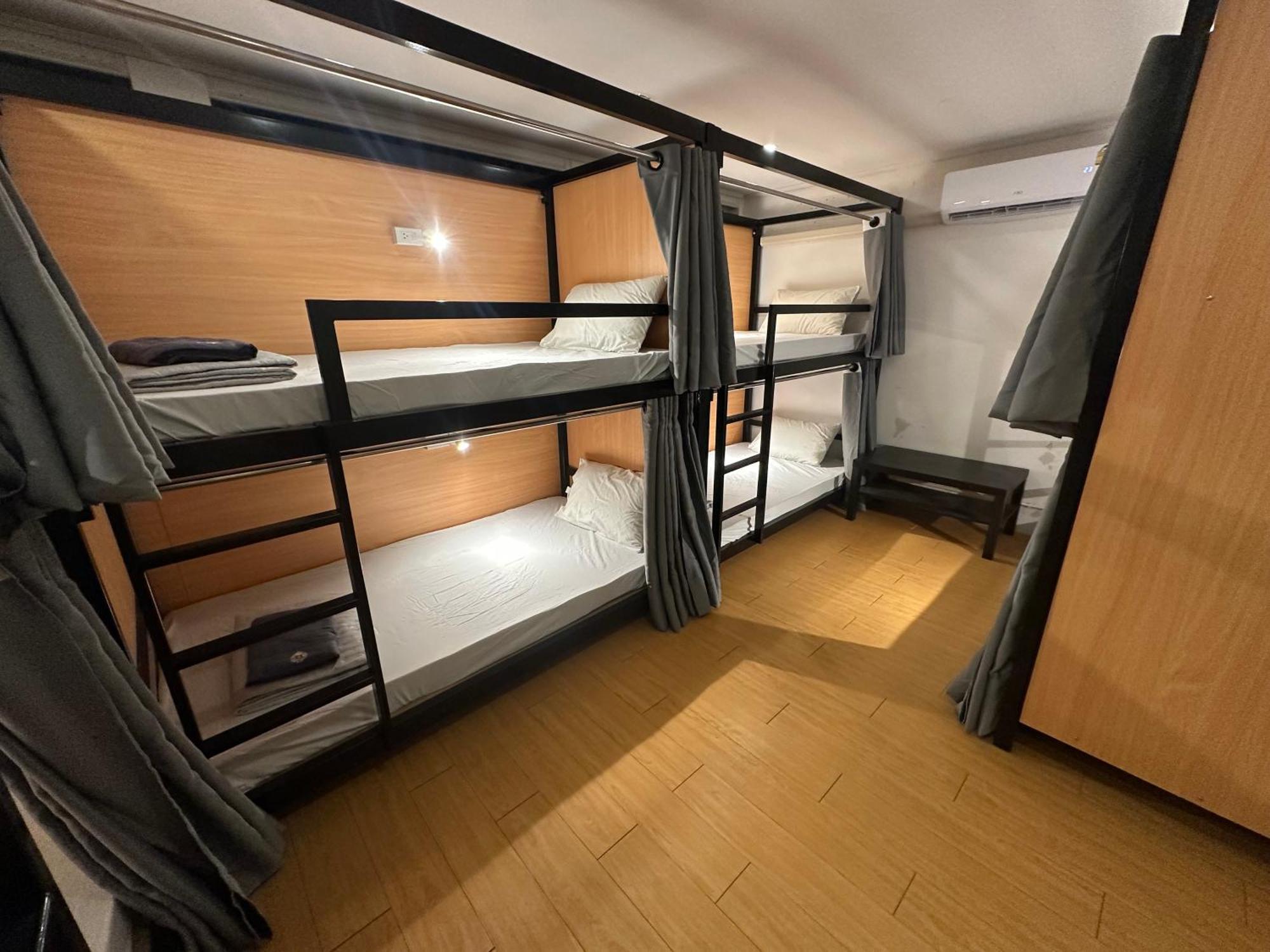 The Cute Silom Hostel Bangkok Exterior photo