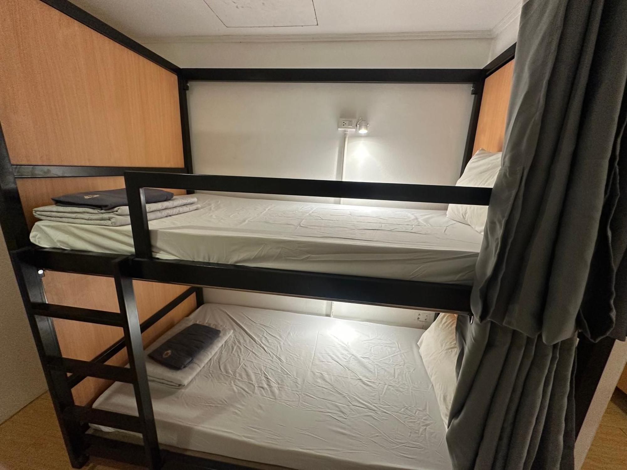 The Cute Silom Hostel Bangkok Exterior photo